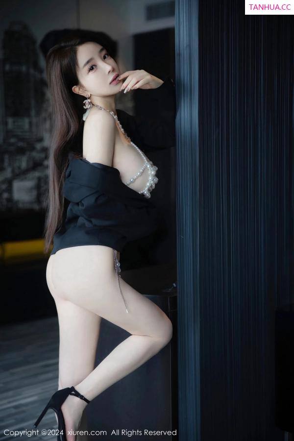   [XiuRen]高清写真图 2024.01.10 No.7939 雨儿baby 美腿妩媚第23张图片